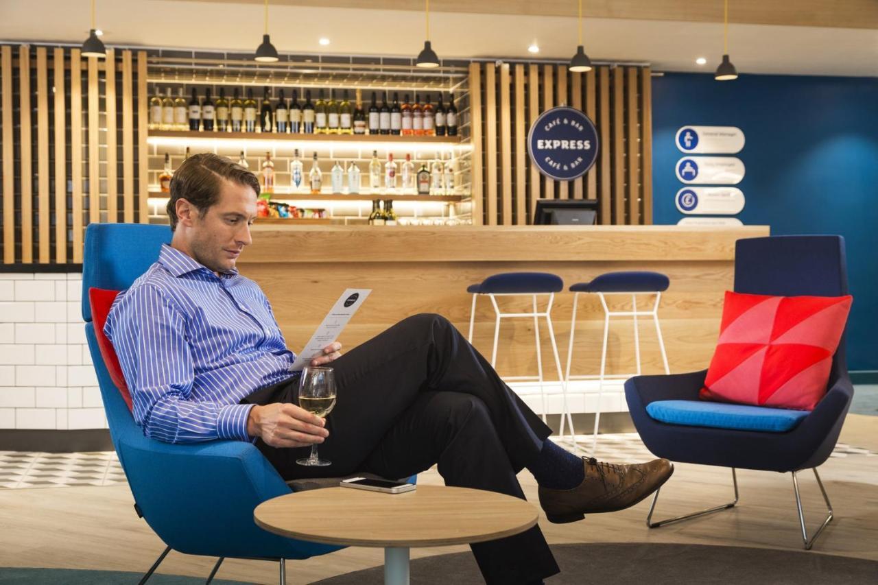 Holiday Inn Express - Fleet By Ihg Luaran gambar
