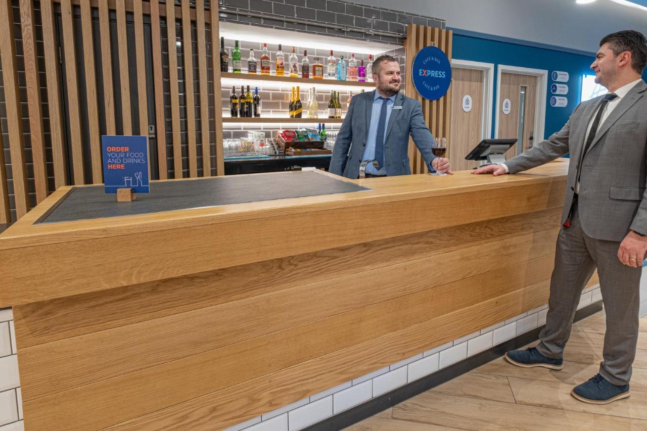 Holiday Inn Express - Fleet By Ihg Luaran gambar